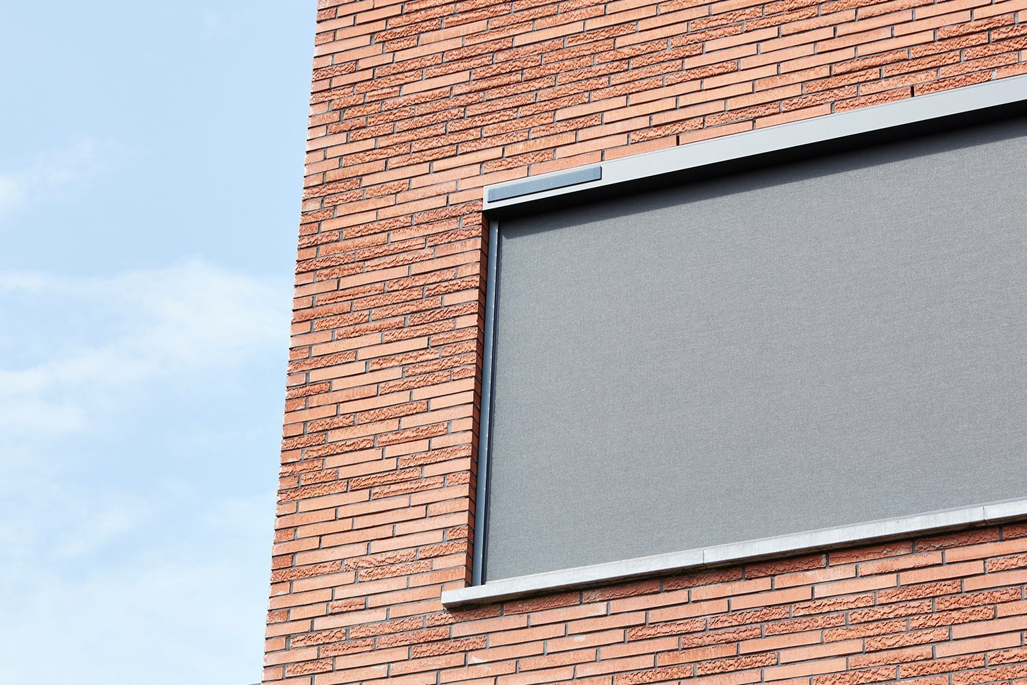 Solarno ZIP screen sjenilo na fasadi.